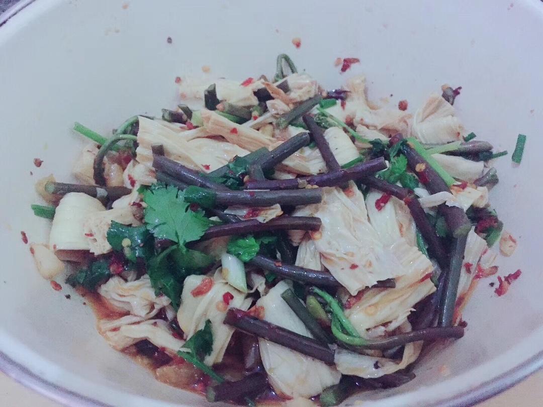 凉拌蕨菜