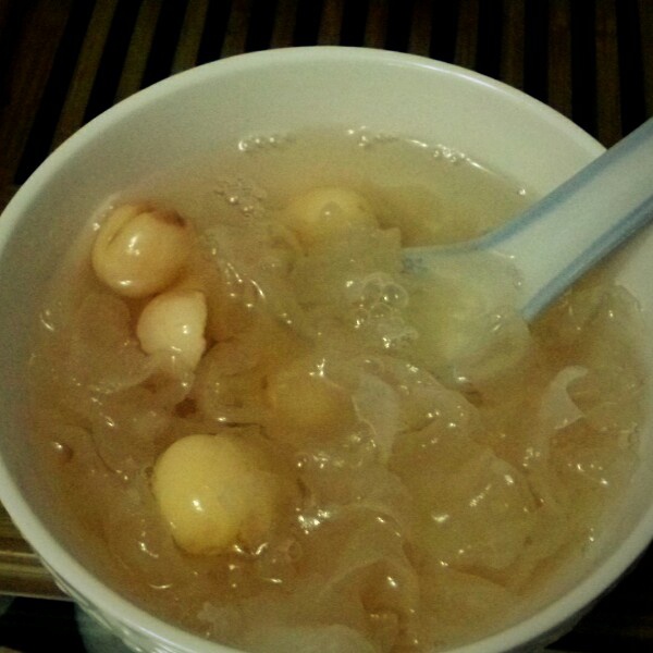 银耳莲子羹
