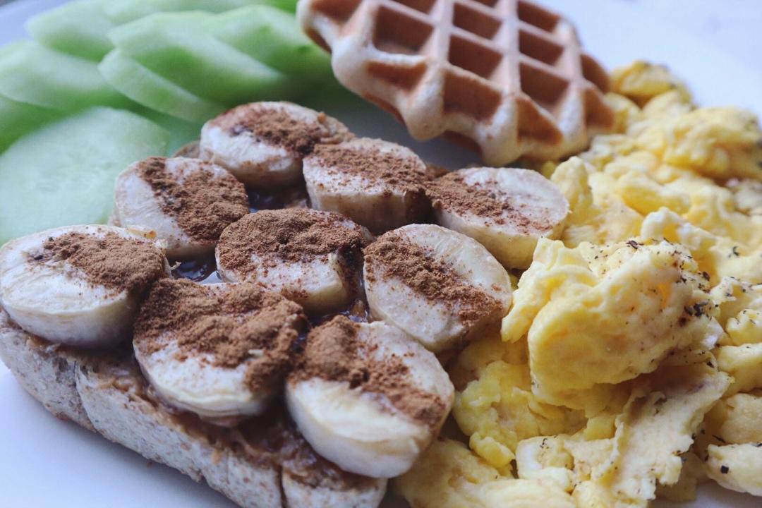 快手夏天健康早餐-香蕉肉桂花生酱开放三明治（减脂增肌okk）