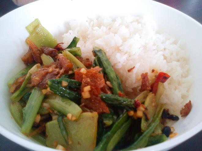 宅女豆豉鲮鱼油麦菜的做法