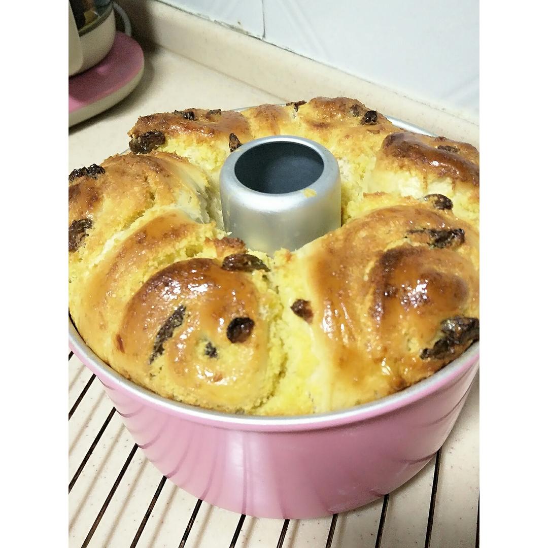 葡萄干椰蓉面包卷