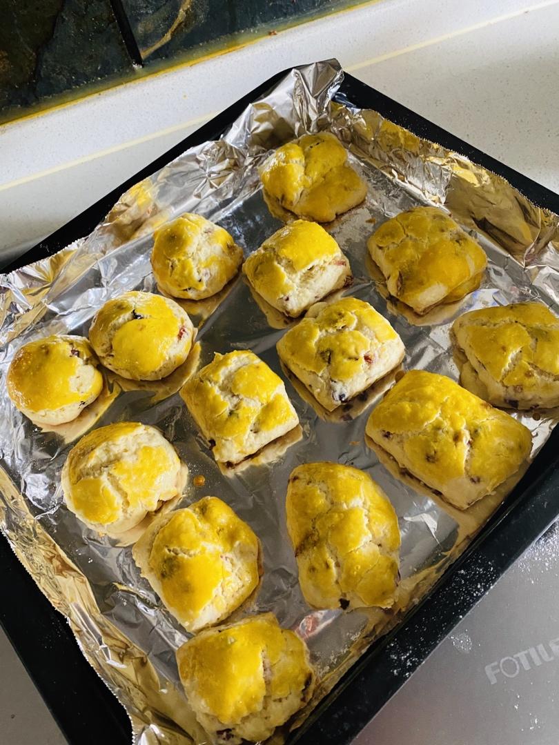 超级松软完美裂纹的司康-English scones