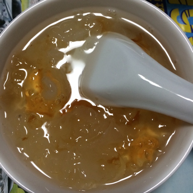 桃胶皂角米炖银耳