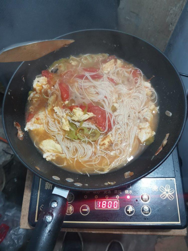 西红柿青椒鸡蛋面
