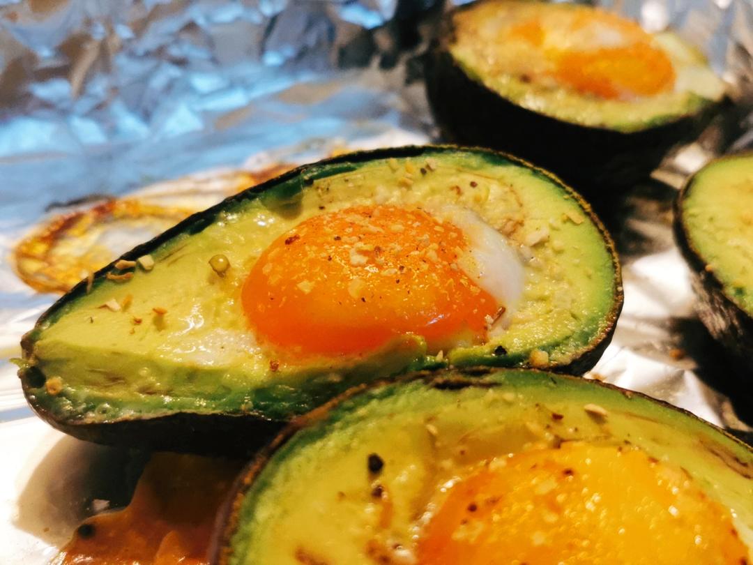 烤牛油果鸡蛋（蛋全熟）