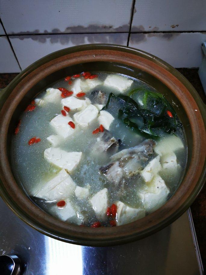 鱼头豆腐汤
