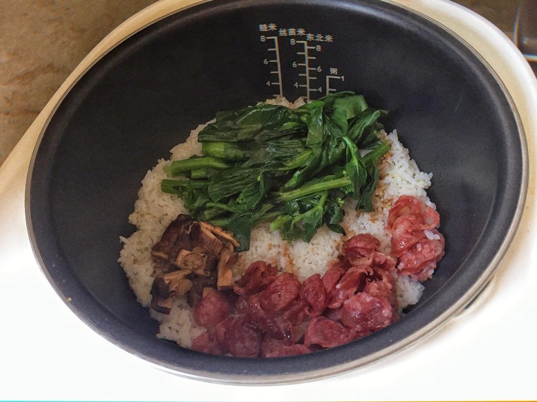 广式腊味煲仔饭（腊肠电饭锅版）