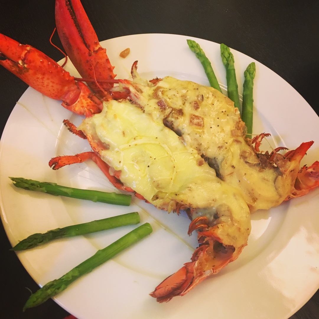 蒙莹莹做的蒜蓉芝士焗波士顿龙虾