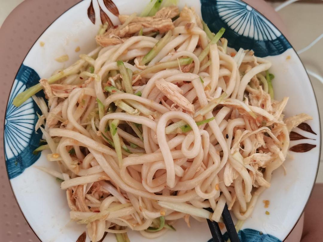 🥒鸡丝凉面
