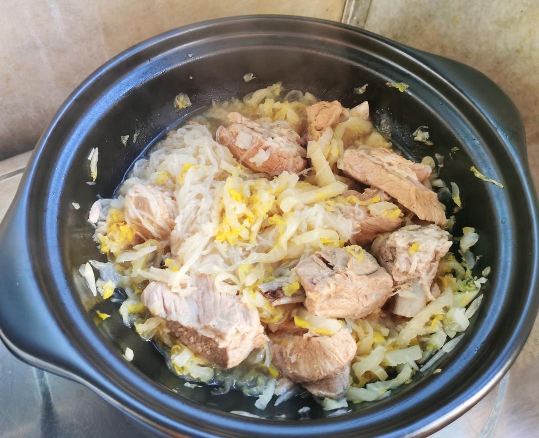 东北酸菜炖排骨
