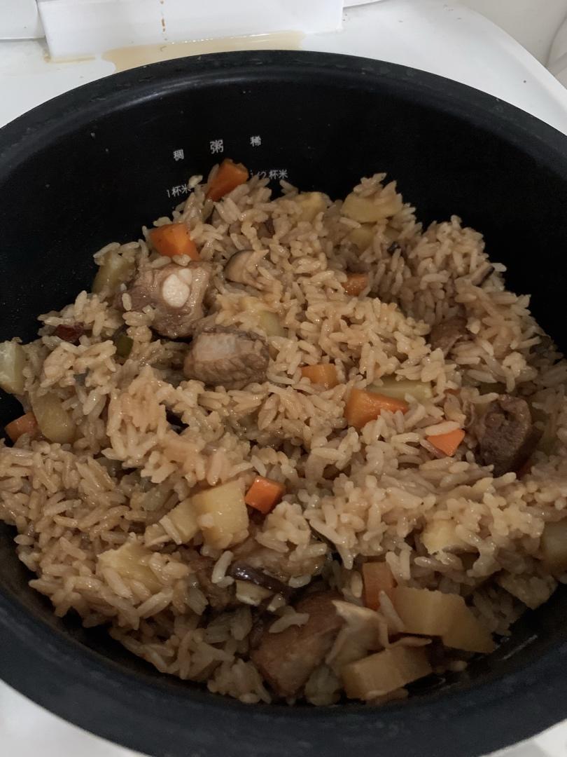 电饭锅排骨土豆焖饭
