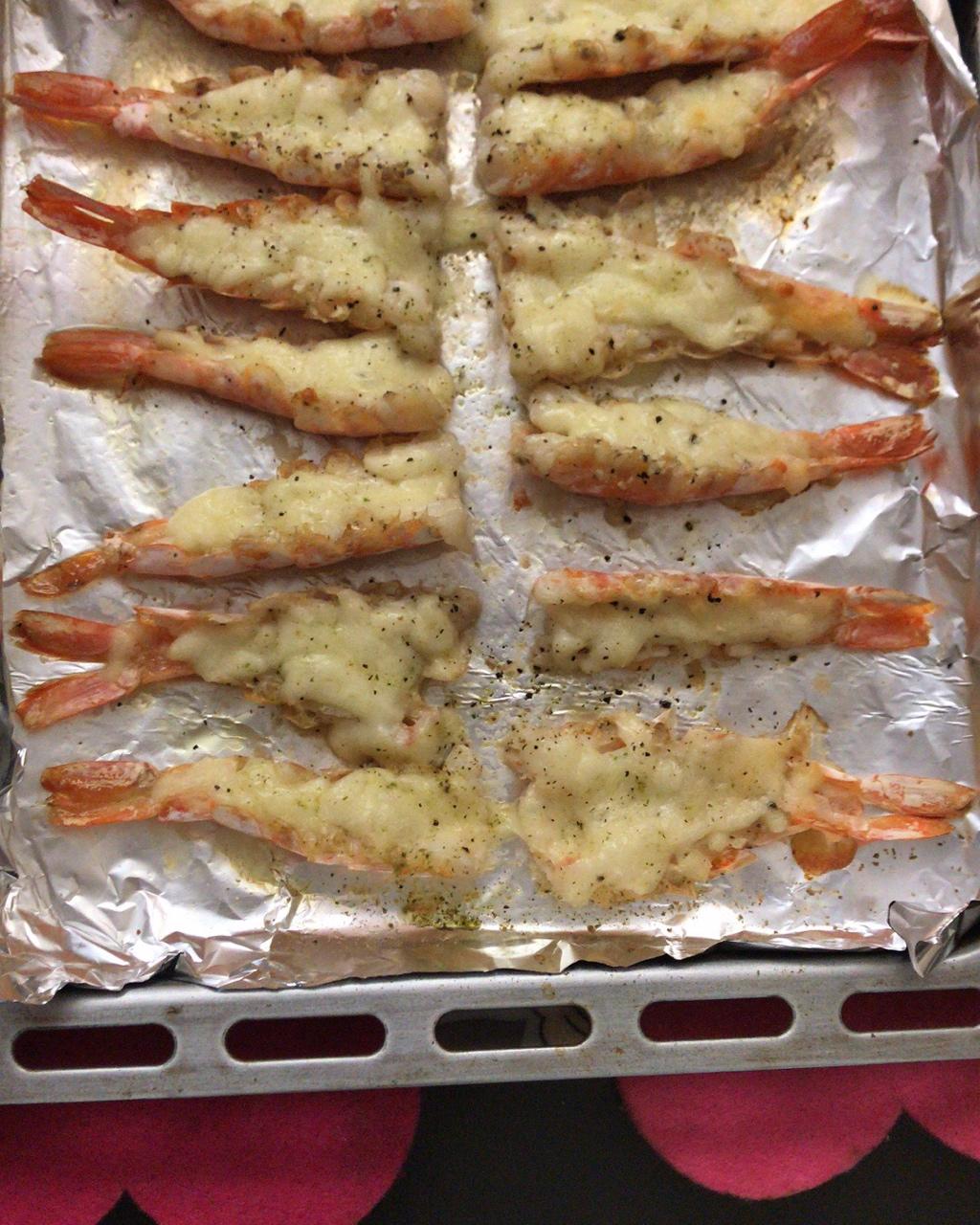 妞妞-297做的蒜蓉芝士烤大虾(烤箱版)