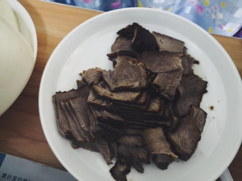 干切牛肉—回族烧法，只放八角酱油盐糖。