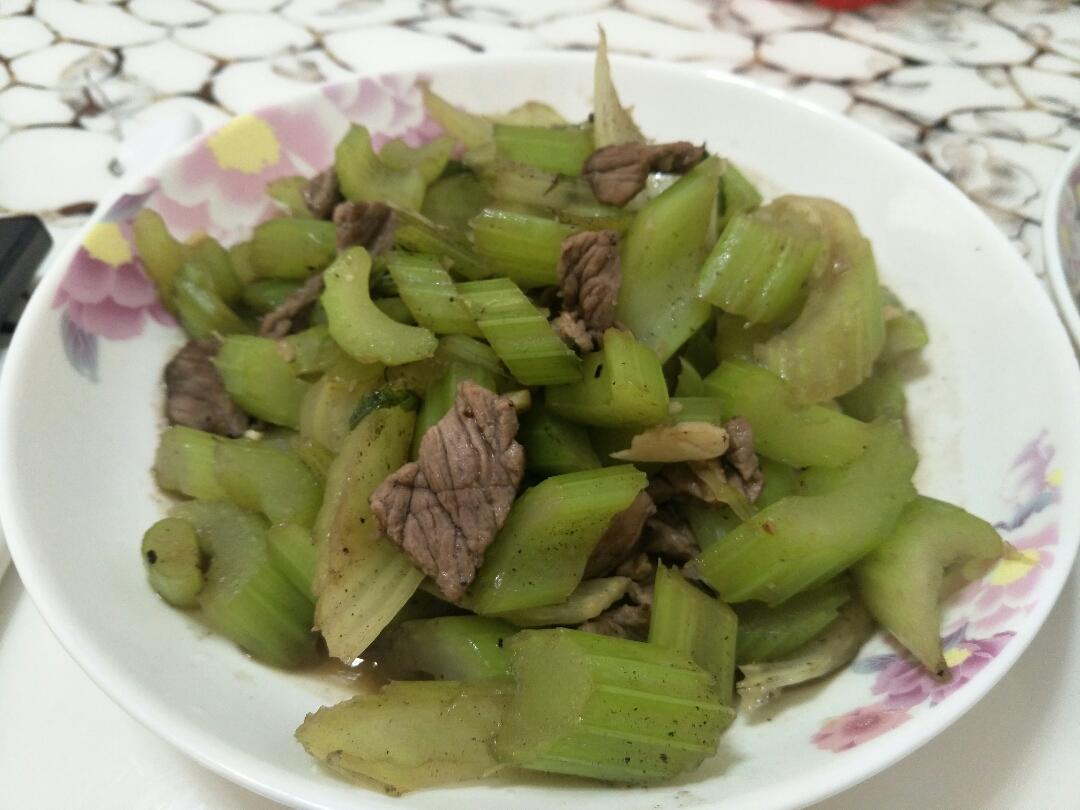 芹菜炒牛肉