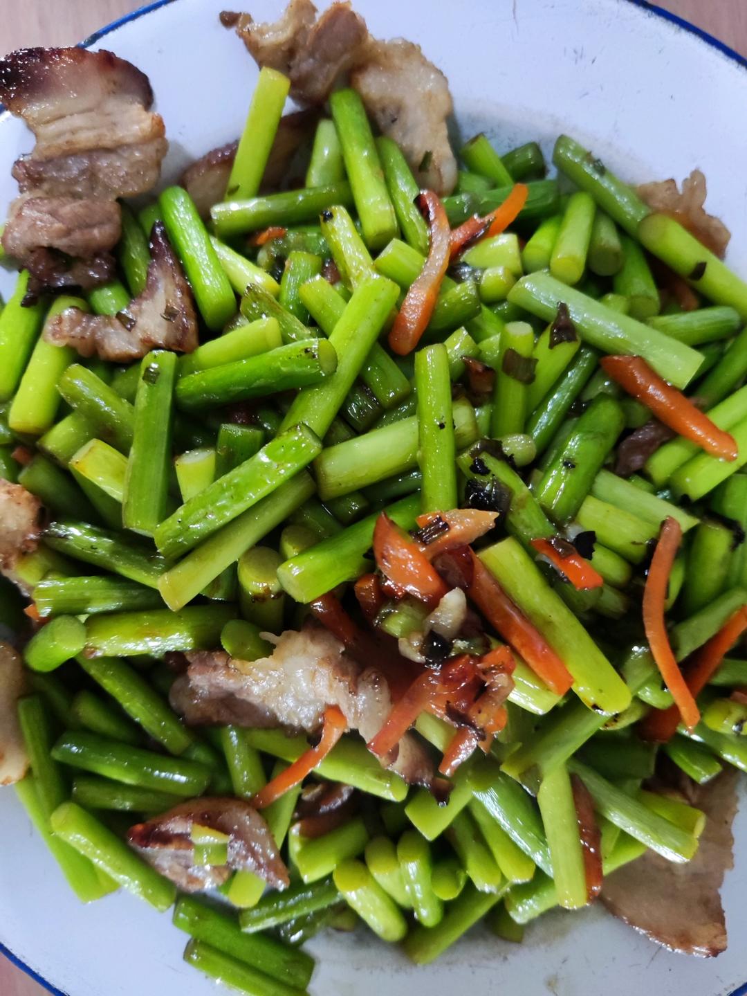 简单易做的下饭菜－蒜苔炒肉