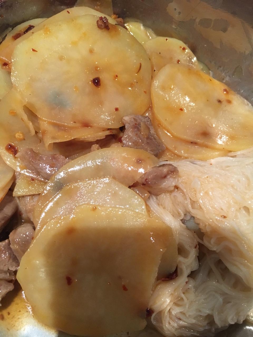 五花肉干煸土豆片