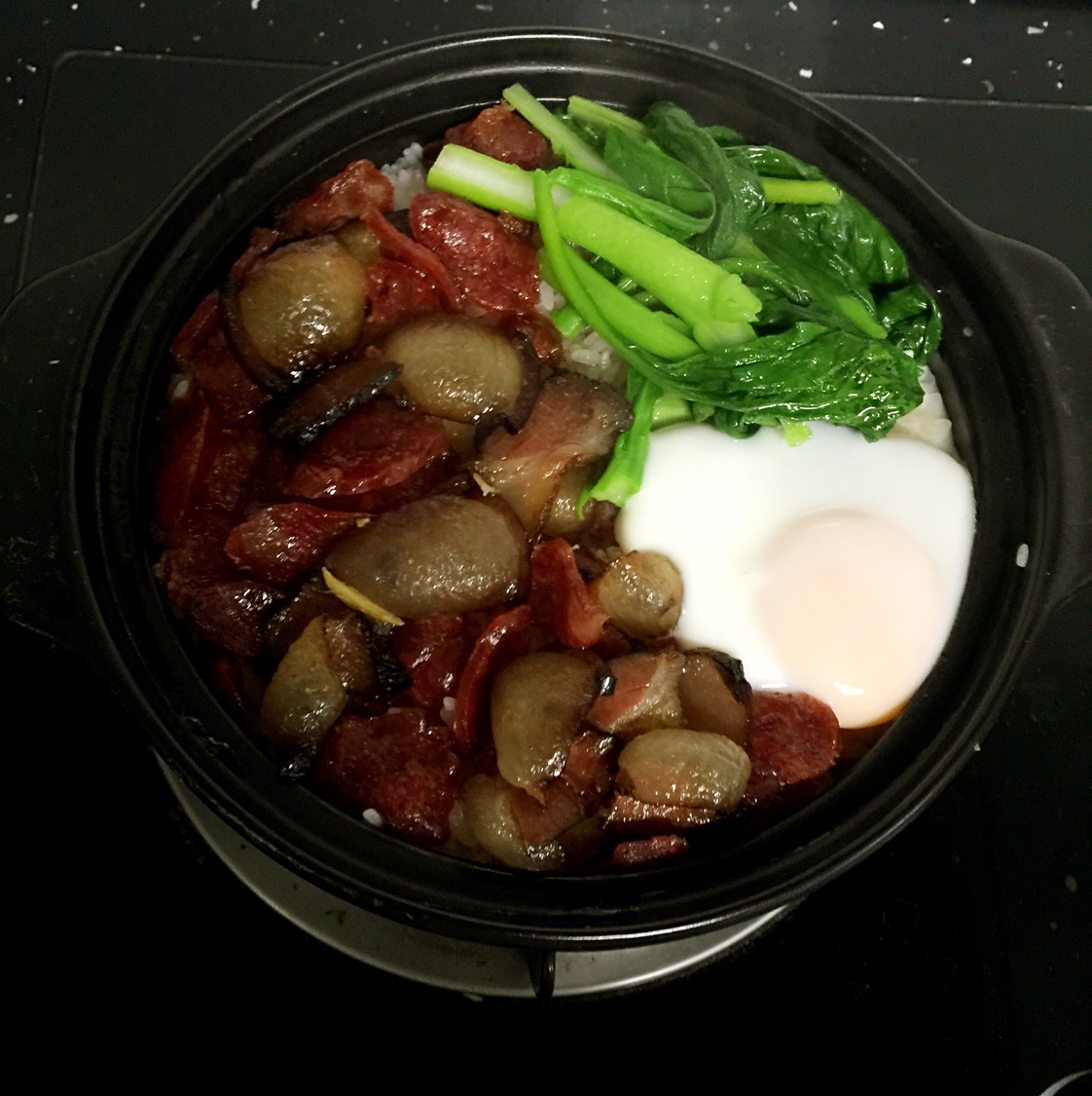 广式腊味煲仔饭