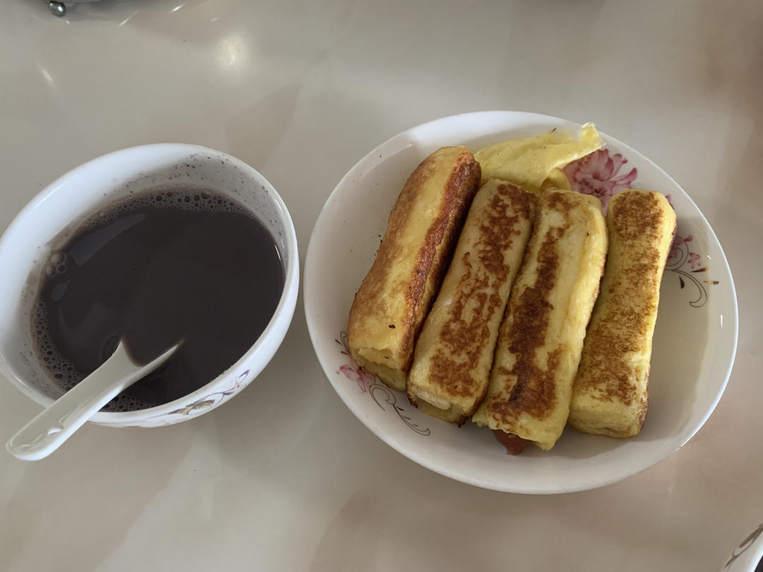 吐司的N种吃法：这可能是最简单的那一种（火腿吐司卷）