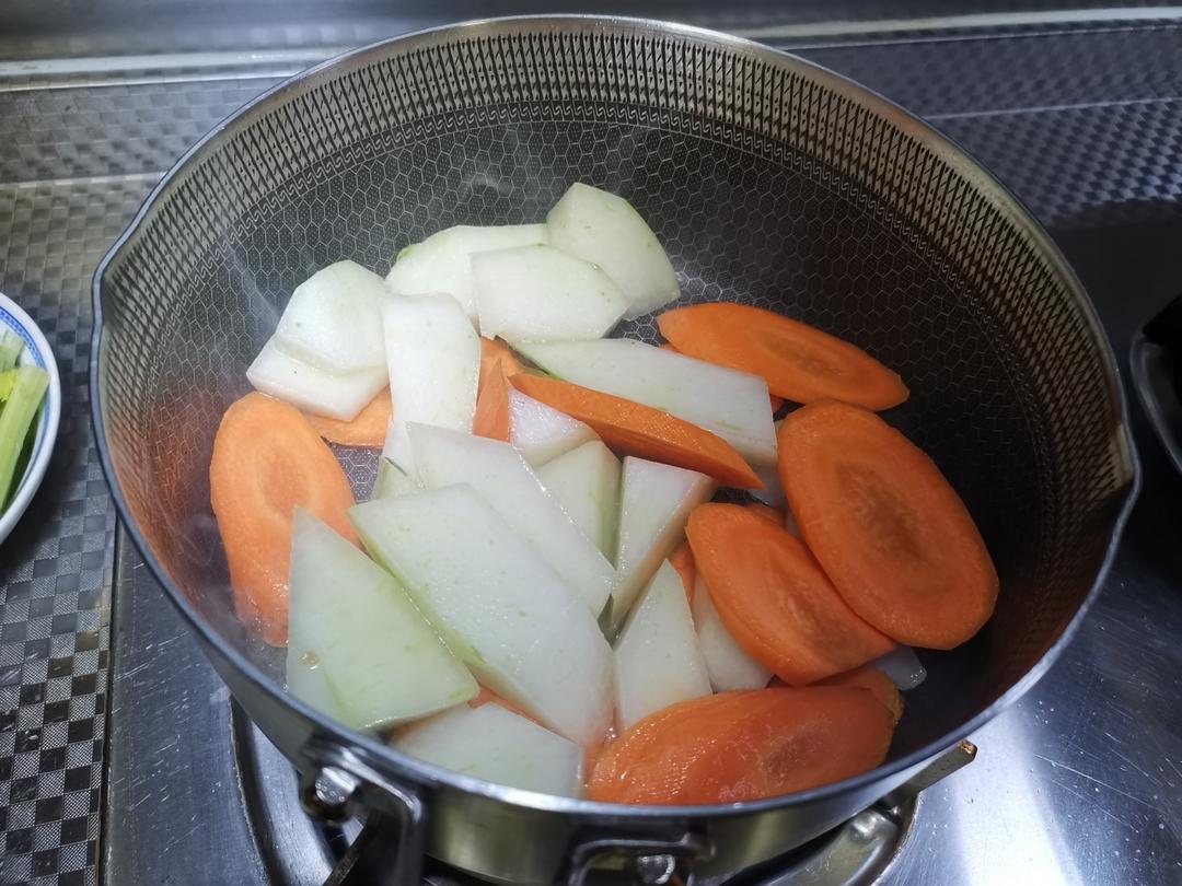 咖喱椰香鸡蟹煲的做法 步骤4