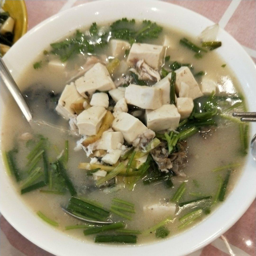 砂锅鱼头炖豆腐