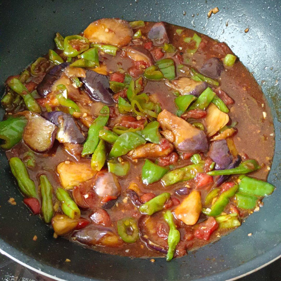 红烧茄子（佐西红柿尖椒）
