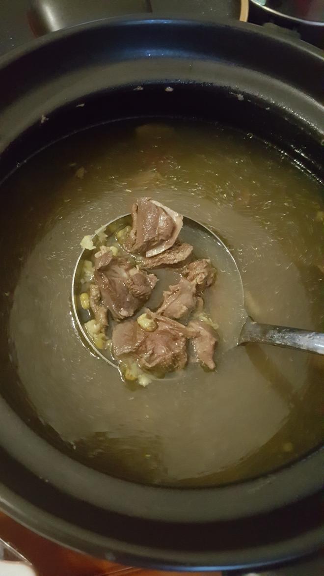 乳鸽绿豆汤的做法