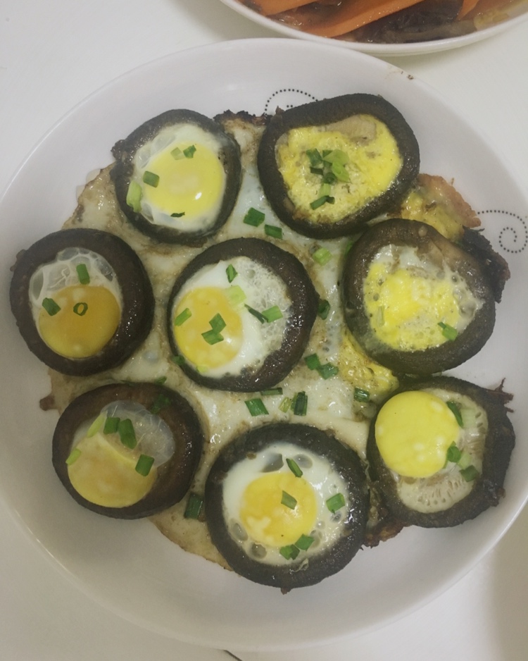 蘑菇鹌鹑蛋遇上黄油～(￣▽￣～)~一口爆汁、鲜味十足