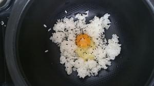 无油鸡蛋锅巴焖饭(电饭锅版)的做法 步骤1