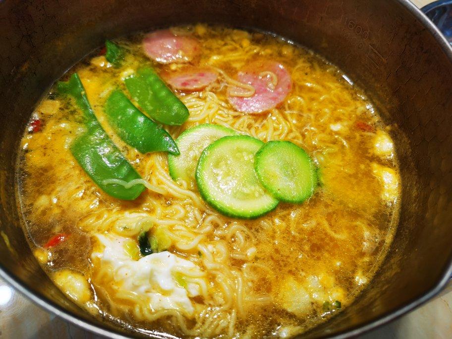 小玉尔啵做的煮方便面