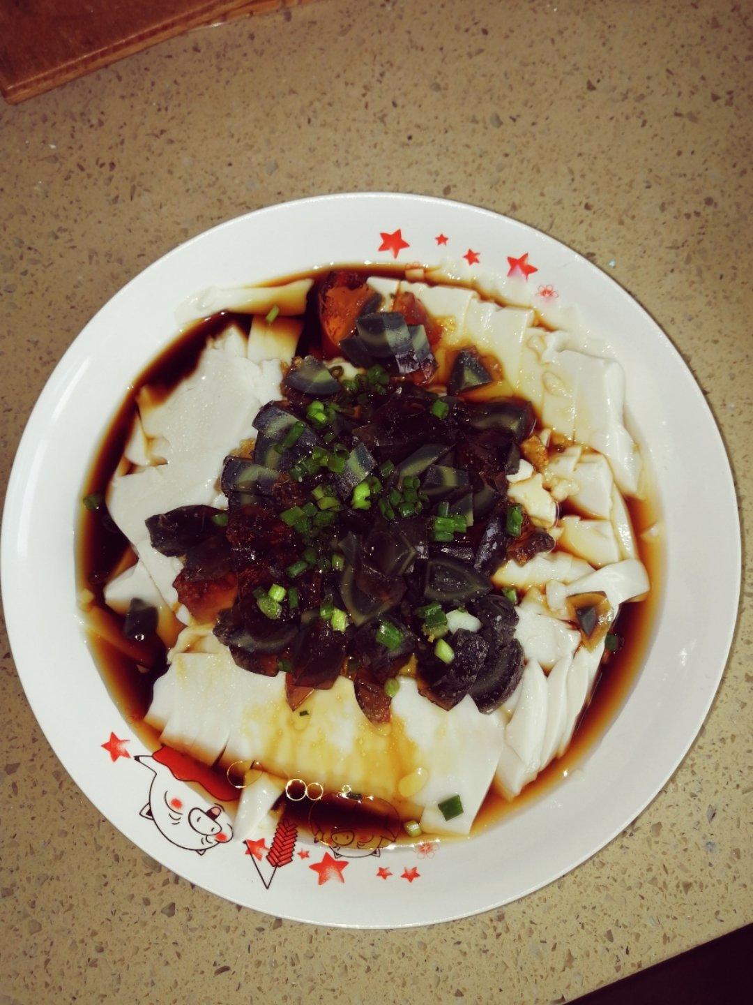 皮蛋拌豆腐