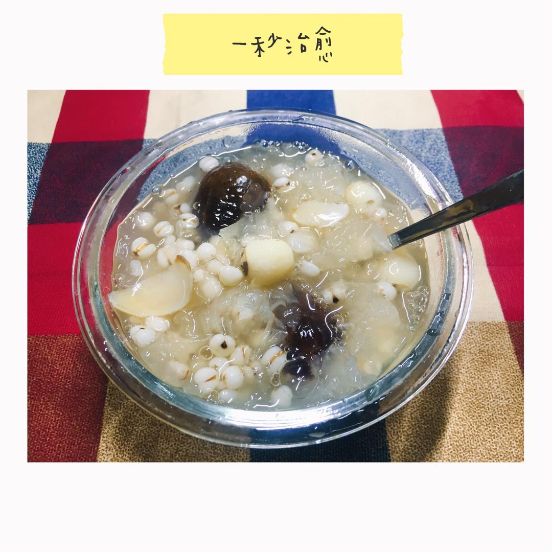 红枣薏米银耳羹