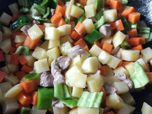 土豆胡萝卜炒肉丁的做法 步骤8
