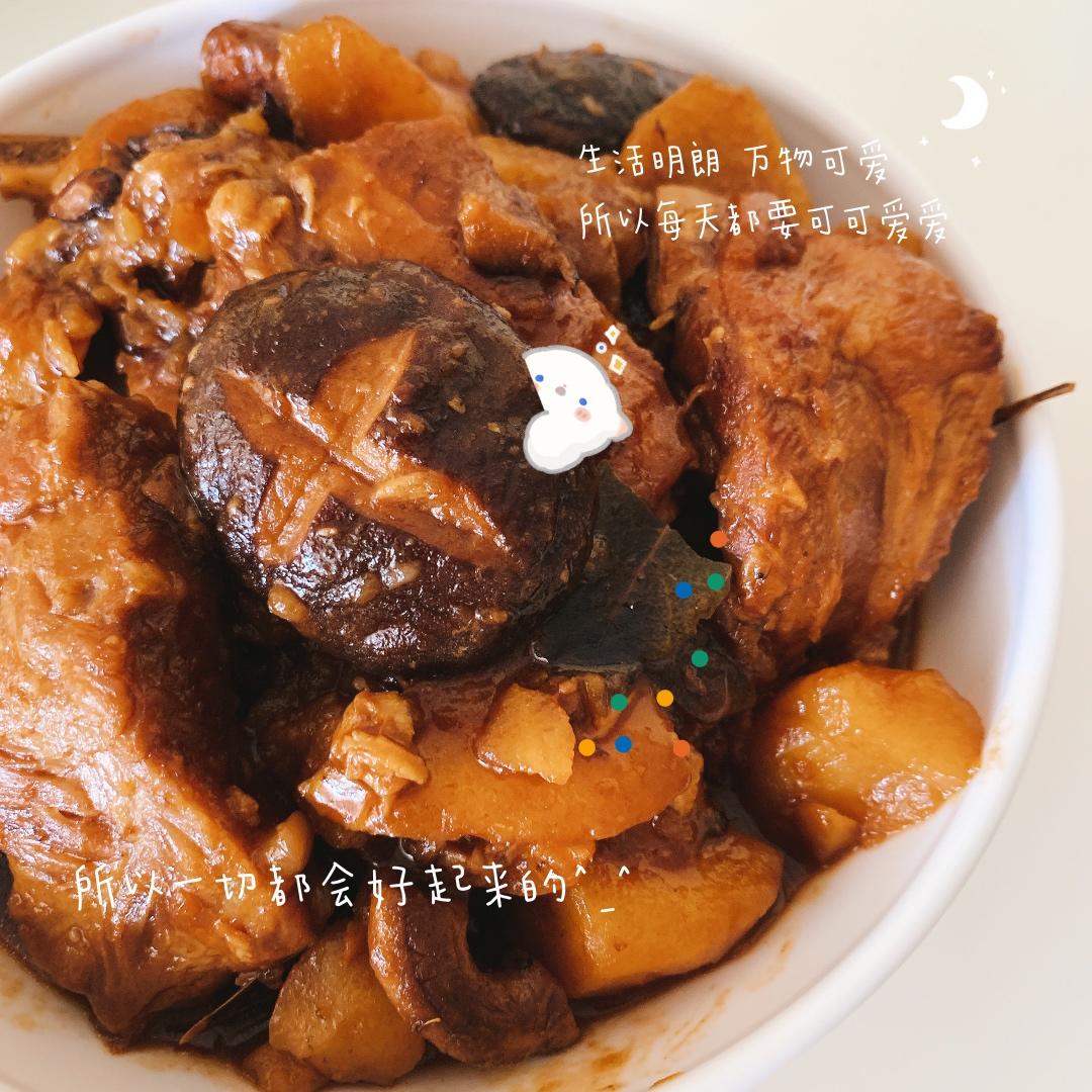 菌香土豆炖排骨，这样做味道更鲜香