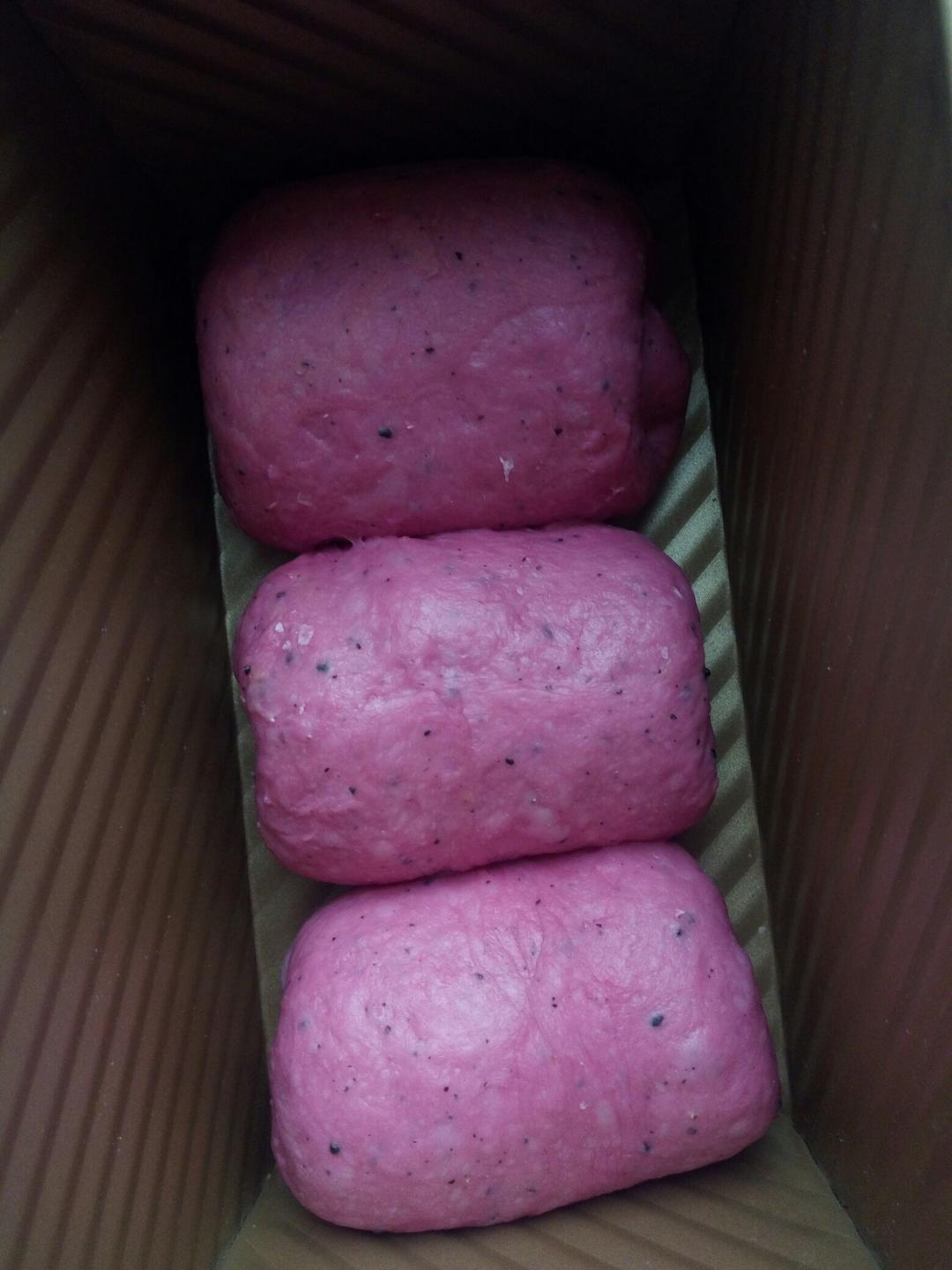 绵软火龙果吐司