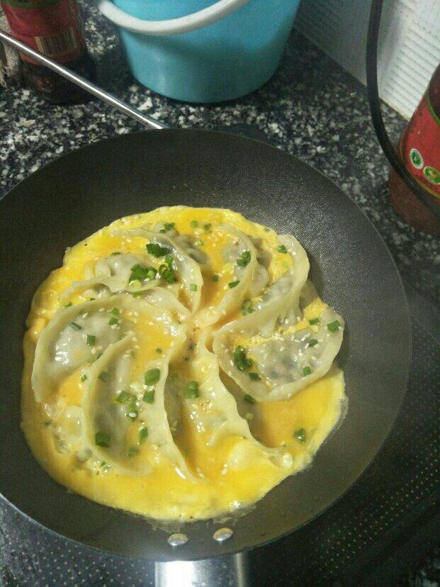 鸡蛋生煎饺子