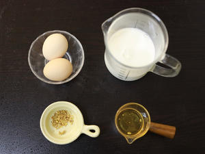 蜂蜜桂花炖奶的做法 步骤1