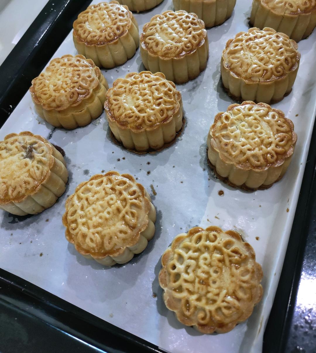 广式月饼—蛋黄莲蓉月饼