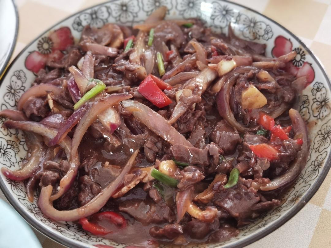 洋葱爆孜然牛肉