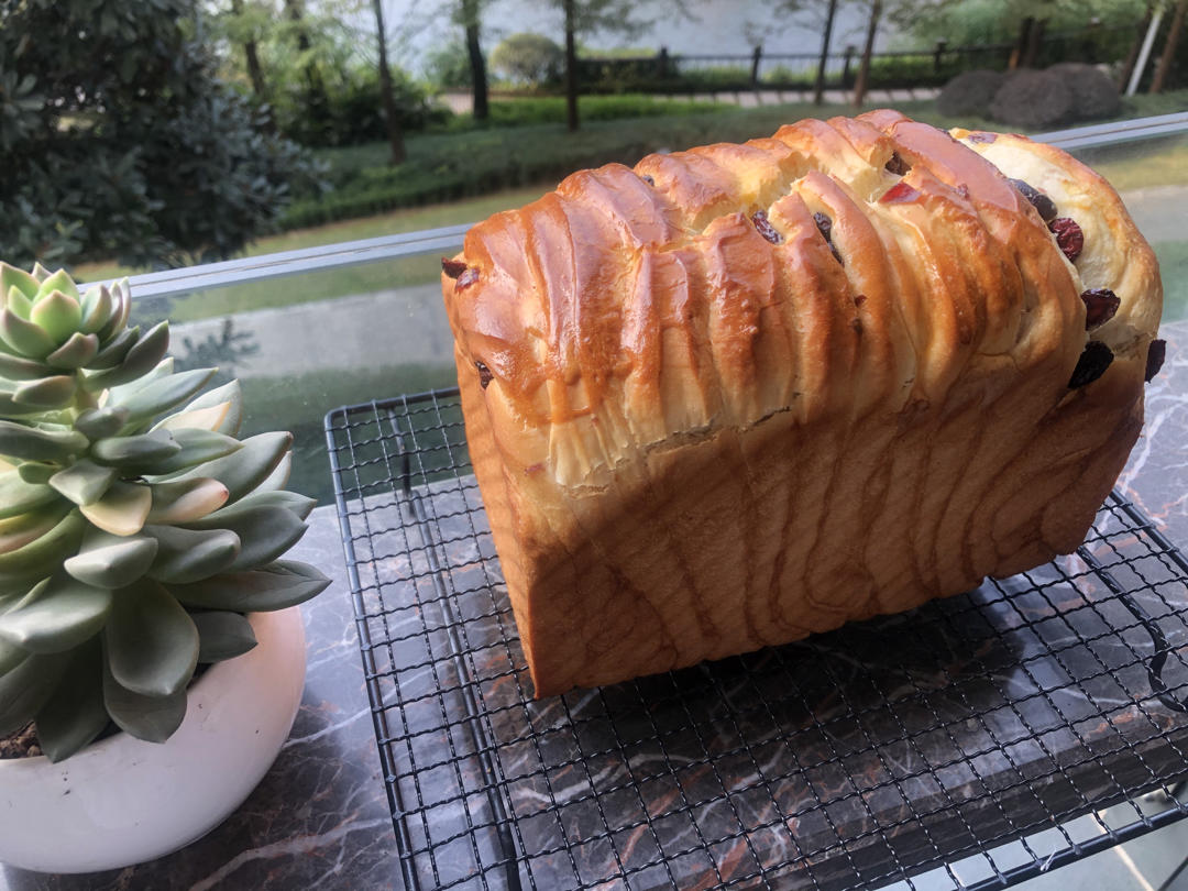 手撕蔓越莓炼乳吐司