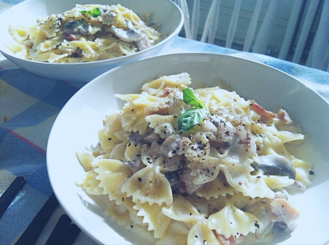 白酱蘑菇培根意大利面