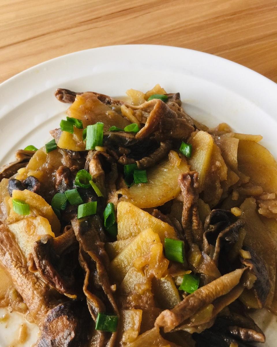 土豆片炒蘑菇