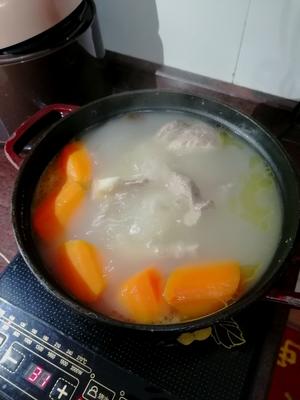 红萝卜、淮山猪肉汤的做法 步骤6
