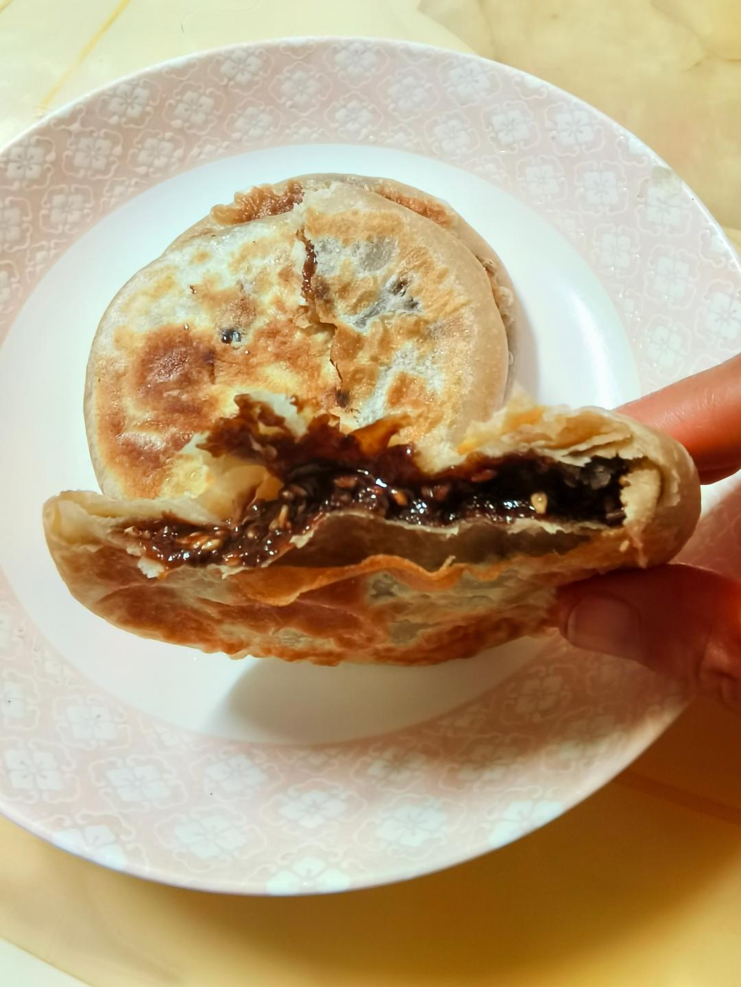 烫面酥皮流汁麻酱红糖饼