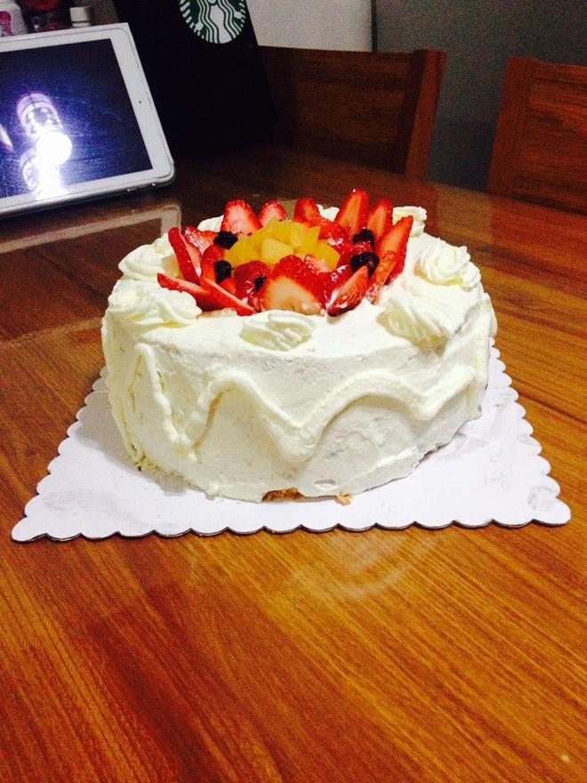 草莓黄桃奶油蛋糕的做法