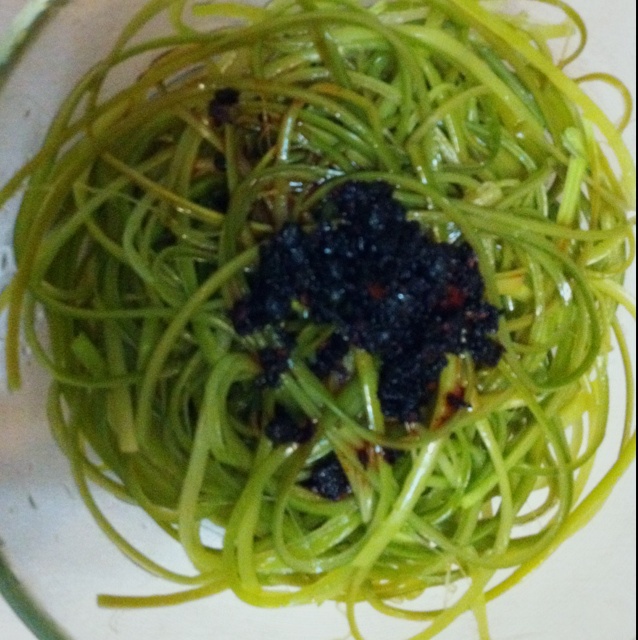 凉拌手撕蒜苔
