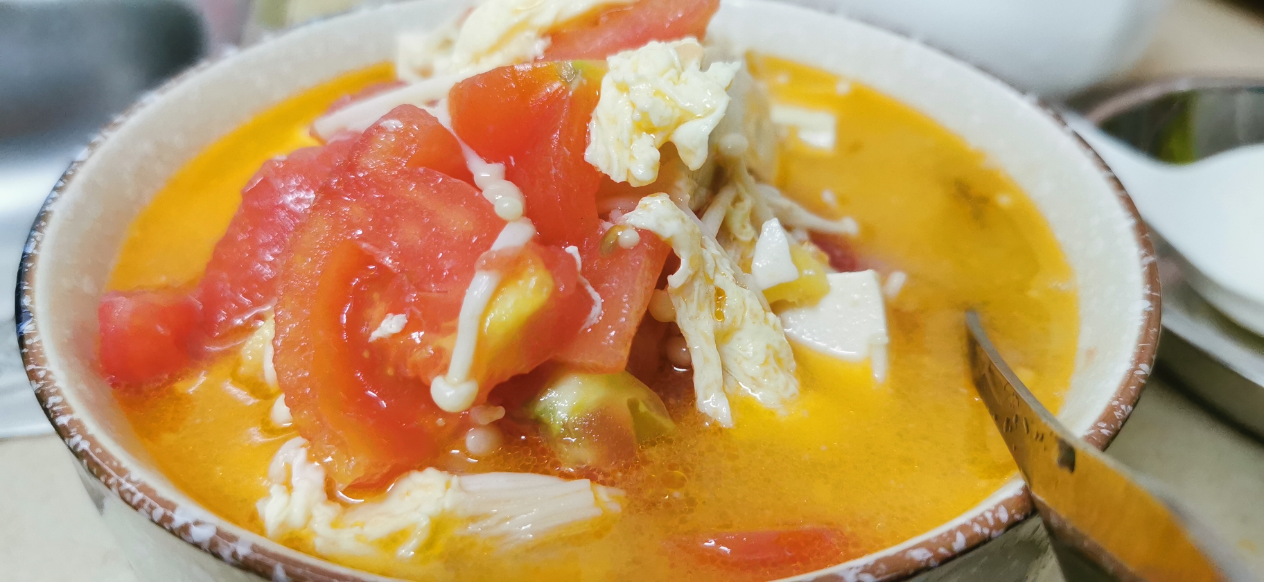 西红柿金针菇鸡蛋豆腐汤的做法