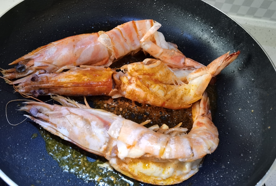 铁锅锁鲜半焗超大斑节虾的做法 步骤9