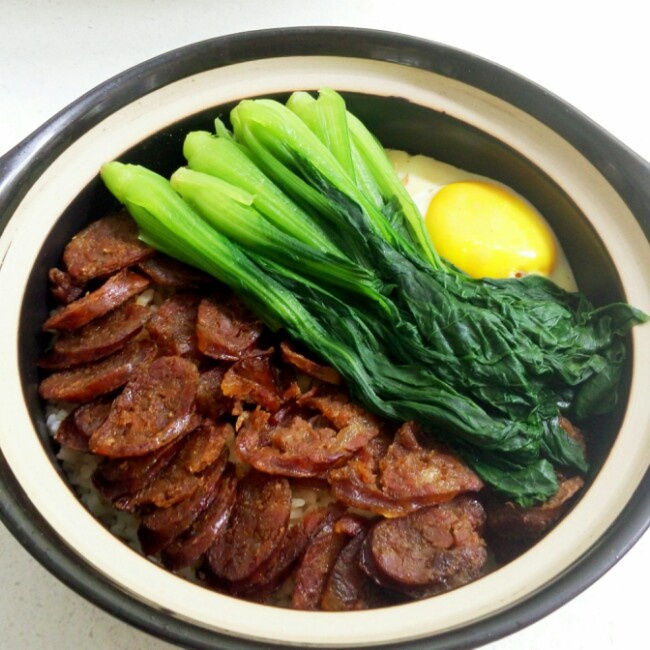 广式腊味煲仔饭