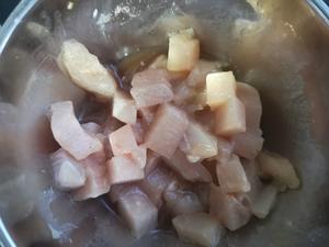 豌豆炒鸡胸肉的做法 步骤1