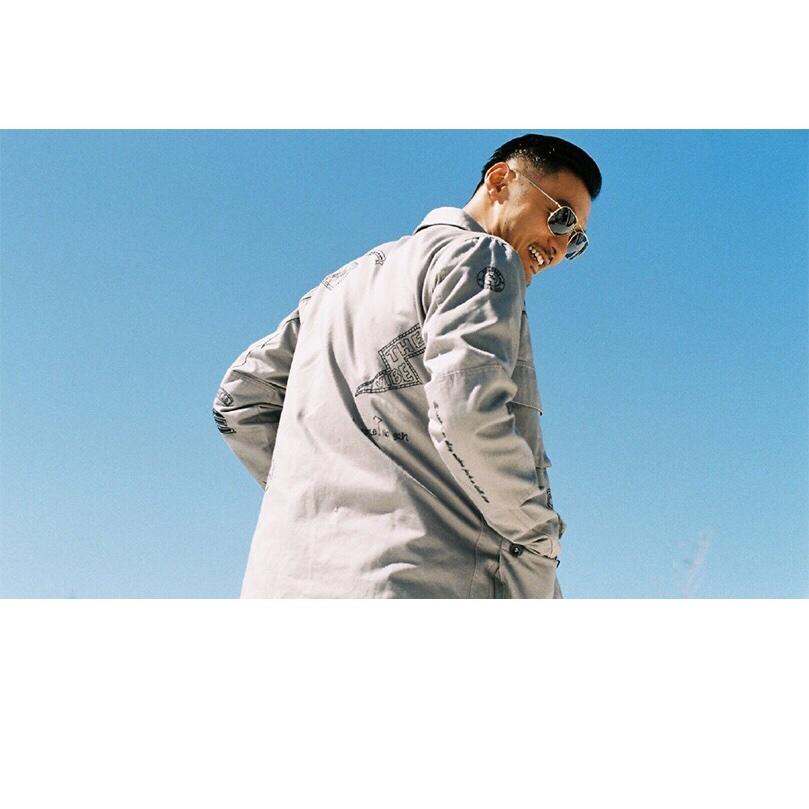 淋着大雨晒太阳